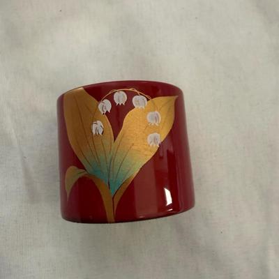 Sale Photo Thumbnail #211: Appears to be Kishū lacquerware, Japanese Lilly of the Valley Lacquerware Paperweight