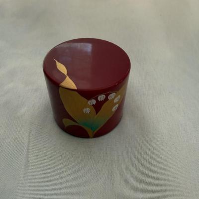 Sale Photo Thumbnail #212: Appears to be Kishū lacquerware, Japanese Lilly of the Valley Lacquerware Paperweight