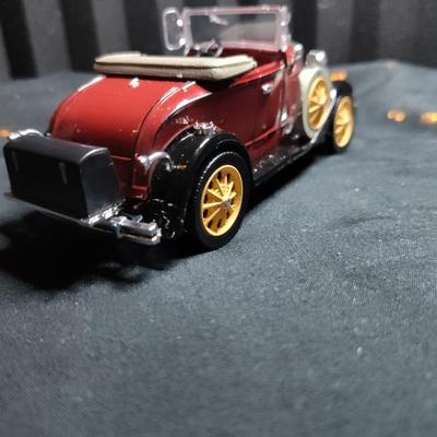 1931 FORD MODEL A ROADSTER DIE-CAST MODEL