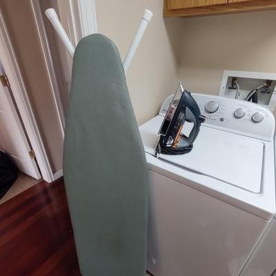 SHARK CLOTHES IRON AND IRONING BOARD