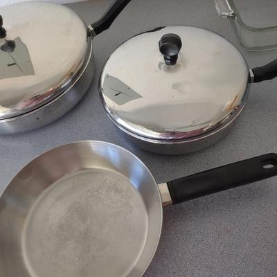 FARBERWARE COOKWARE AND A GLASS BAKING DISH