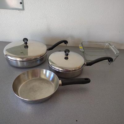 FARBERWARE COOKWARE AND A GLASS BAKING DISH