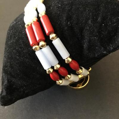 Talbots very nice multicolored bead, gold tone, blue enamel toggle bracelet