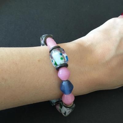 Cute vintage glass did polkadot art glass stretch bracelet super cute