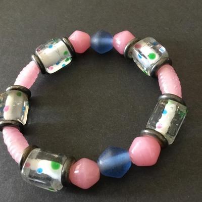 Cute vintage glass did polkadot art glass stretch bracelet super cute