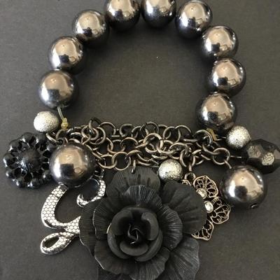 Super cute, gunmetal, gray guess flower charm stretch bracelet