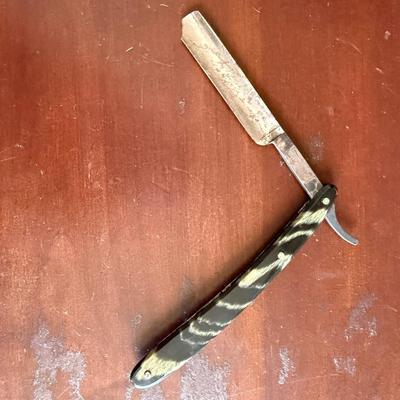 Sale Photo Thumbnail #264: Vintage straight razor