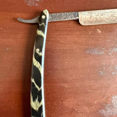 Sale Photo Thumbnail #262: Vintage straight razor