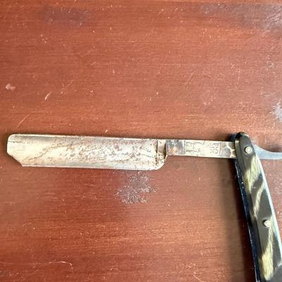 Sale Photo Thumbnail #263: Vintage straight razor