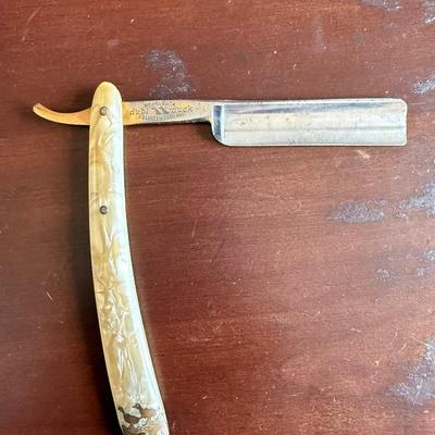 Sale Photo Thumbnail #267: Vintage Dubl Duck straight razor.  Manufactured by Pearlduck Cutlery in Solingen, Germany, from the 1940s to the 1960s.