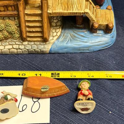 Vintage Lefton Colonial Village Fishing Lodge