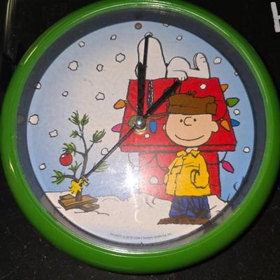 Peanuts musical clock