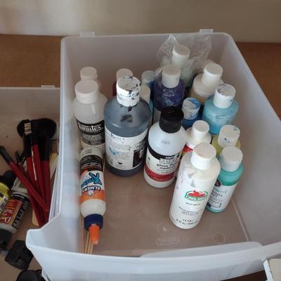 4 DRAWER ORGANIZER FILLED WITH PAINTERS/ARTIST SUPPLIES