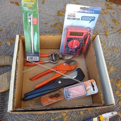 TOOLS AND A SUPPORT BELT