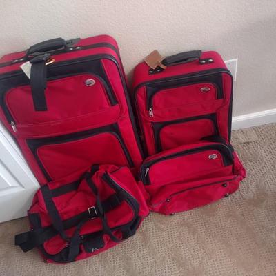 AMERICAN TOURISTER LUGGAGE SET