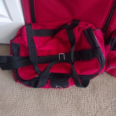 AMERICAN TOURISTER LUGGAGE SET