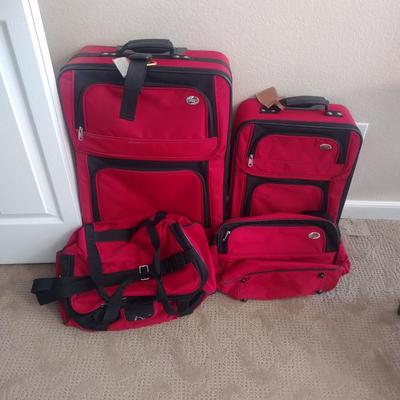 AMERICAN TOURISTER LUGGAGE SET