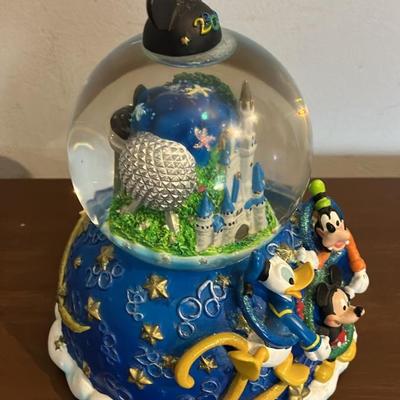 Rare DISNEY Store YEAR 2000 Magic Kingdom / Mickey Goofy Donald SNOW GLOBE 6.5” h