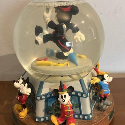Disney Mickey Mouse 2000 Millennium Y2K Vintage Musical Snowglobe 7.5”h