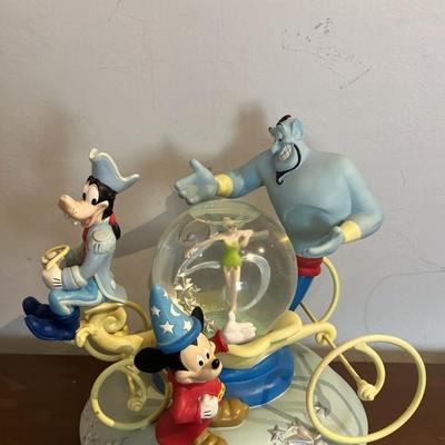 Walt Disney World's 25th Anniversary Snow Globe Mickey/Goofy 11”w x 9”h