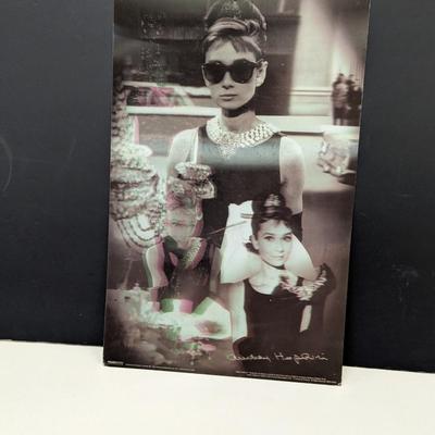 Audrey Hepburn Breakfast At Tiffany's 3-D Hologram Pyramid Poster 17" x 11"