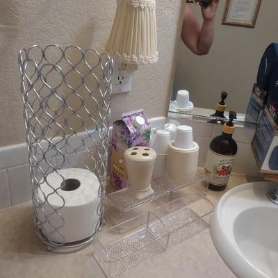 MAGNETIC MASSAGE ROLL AND A VARIETY OF BATHROOM ITEMS