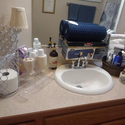 MAGNETIC MASSAGE ROLL AND A VARIETY OF BATHROOM ITEMS
