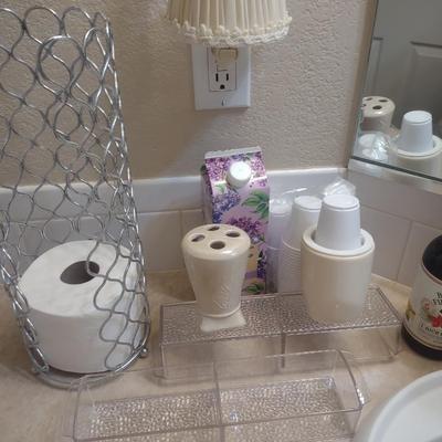 MAGNETIC MASSAGE ROLL AND A VARIETY OF BATHROOM ITEMS