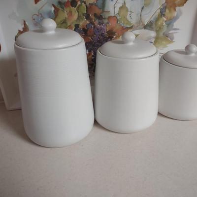 CANISTER SET AND A SERVING TRAY