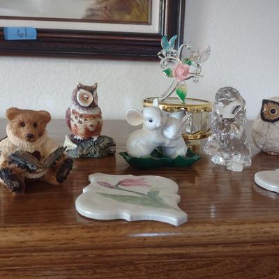 A COLLECTION OF KNICK KNACKS