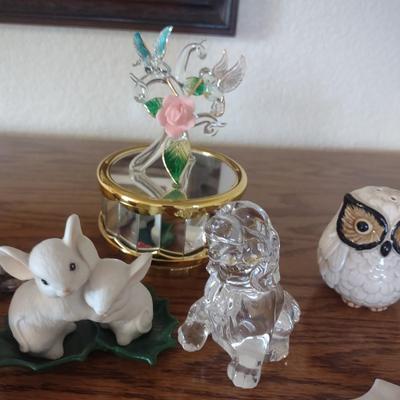 A COLLECTION OF KNICK KNACKS