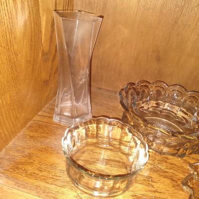 CRYSTAL AND GLASS SERVING PIECES PLUS A HEN ON NEST & GRAVY BOAT