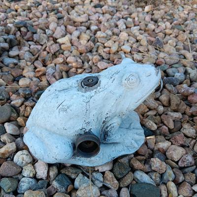 US FLAG ON POLE AND 3 RESIN TYPE YARD ART CRITTERS