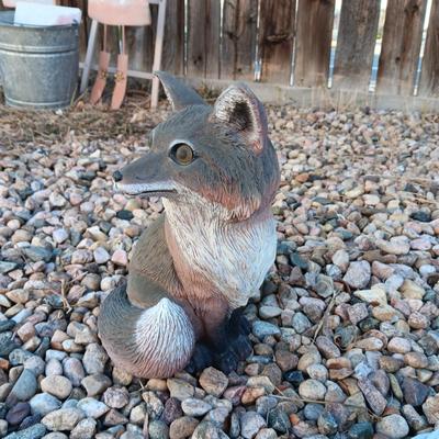 US FLAG ON POLE AND 3 RESIN TYPE YARD ART CRITTERS