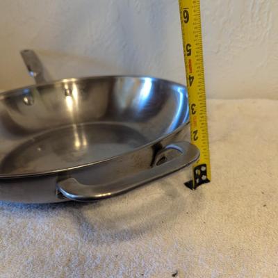 Sale Photo Thumbnail #144: Calphalon #1611 3 qt skillet