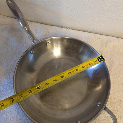 Sale Photo Thumbnail #148: Calphalon #1611 3 qt skillet