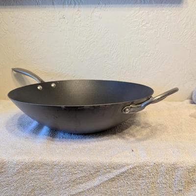 Sale Photo Thumbnail #183: 14 in wok style skillet fromk Noric Ware