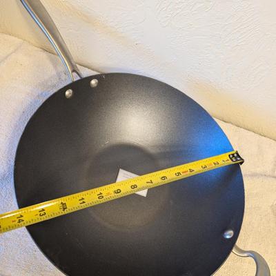 Sale Photo Thumbnail #182: 14 in wok style skillet fromk Noric Ware