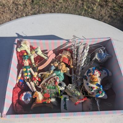 Sale Photo Thumbnail #278: various ornaments