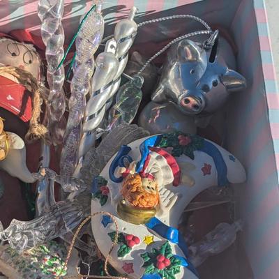 Sale Photo Thumbnail #281: various ornaments