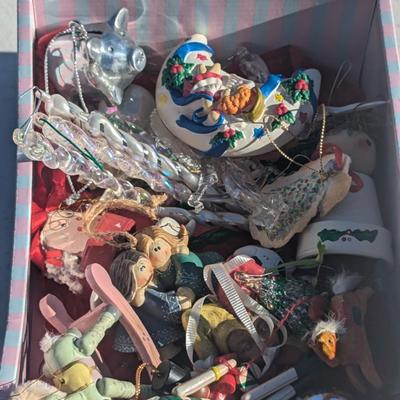 Sale Photo Thumbnail #282: various ornaments