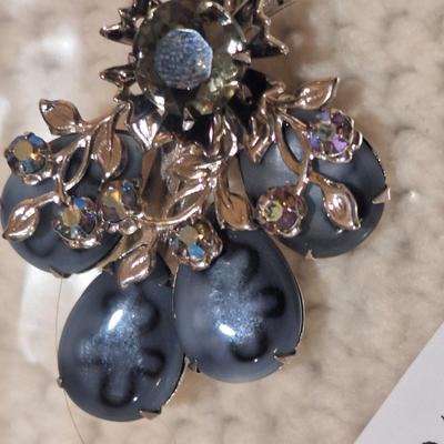 Sale Photo Thumbnail #558: vintage brooch, bluish gray