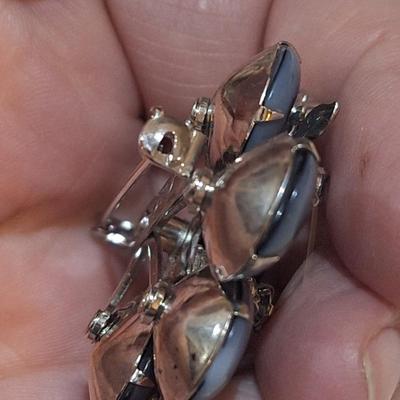 Sale Photo Thumbnail #562: vintage brooch, bluish gray