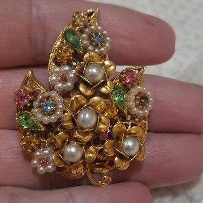 Sale Photo Thumbnail #622: vintage art brooch