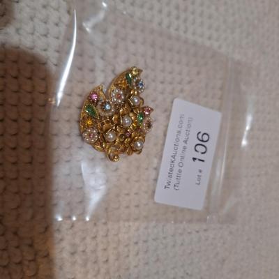 Sale Photo Thumbnail #623: vintage art brooch