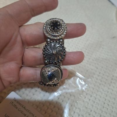 Sale Photo Thumbnail #630: bracelet