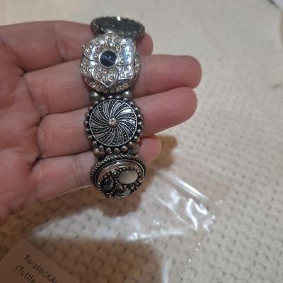 Sale Photo Thumbnail #627: bracelet