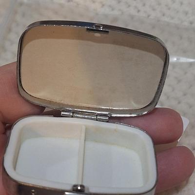 Sale Photo Thumbnail #665: snuff or pill box