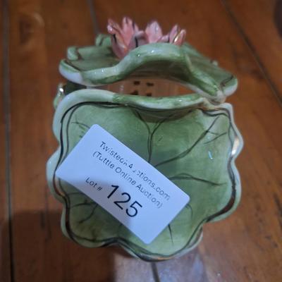 Sale Photo Thumbnail #745: tea light ceramic house