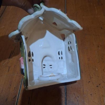 Sale Photo Thumbnail #746: tea light ceramic house